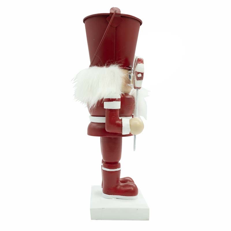Schiaccianoci Natalizi in Resina con Cappello a Secchio in Latta rosso - H.24 cm - stile